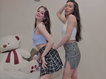 couple
        flowery__girls cam image #1606199