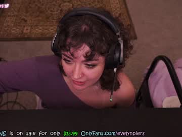 girl
        evelynpiers cam image #1335071