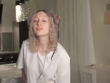 girl
        melissacoopers cam image #4536384