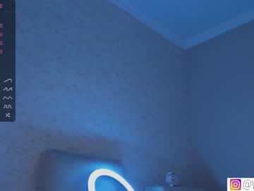couple
        bzzzme cam image #3810530