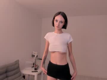 girl
        lauratanguy cam image #4908838