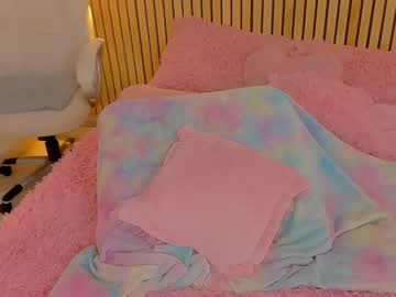 girl
        little_effy18 cam image #2755298