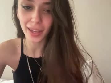 girl
        ariacutiee cam image #1528859