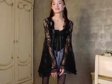 girl
        wiloneakerley cam image #4689424