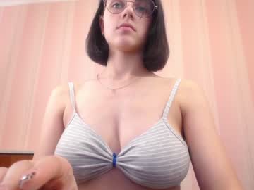 girl
        fiona_berry cam image #1023359