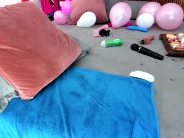 girl
        lovexxxpink cam image #1804403
