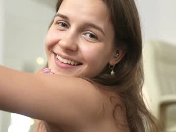 girl
        eli_sun cam image #2501473