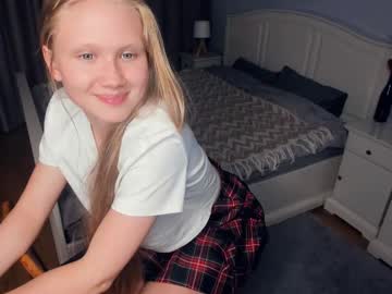 girl
        dexterity_of_love cam image #5032063