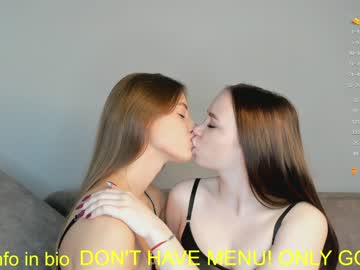 girl
        youranna1 cam image #2911436