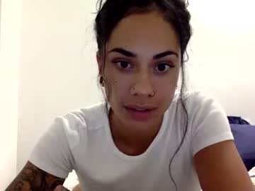 girl
        baraldi_b cam image #1223027