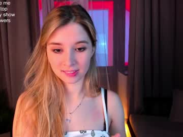 girl
        milablush cam image #727452