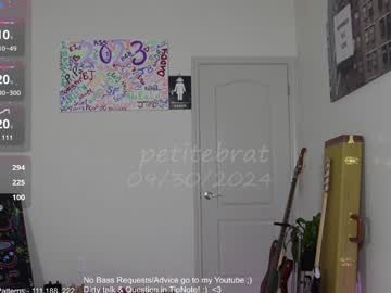 girl
        petitebrat cam image #5154134