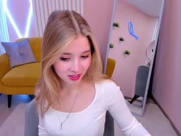 girl
        milablush cam image #273042