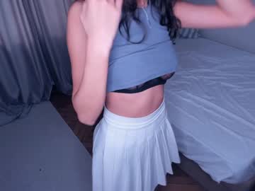 girl
        suzannedavise cam image #2772849