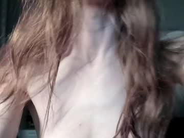 girl
        courtney_luv cam image #5533702