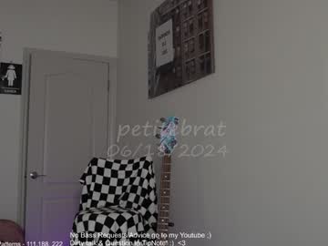 girl
        petitebrat cam image #4406428