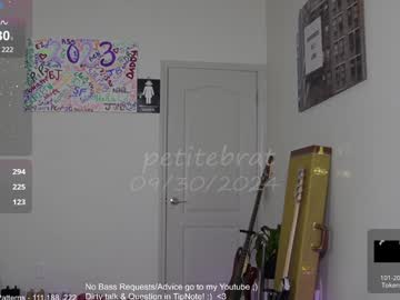 girl
        petitebrat cam image #5154325