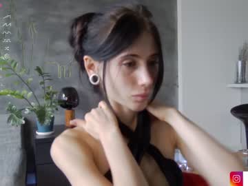 girl
        your_nicolett cam image #3841830