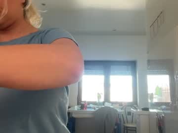 girl
        kiradivine cam image #6385615