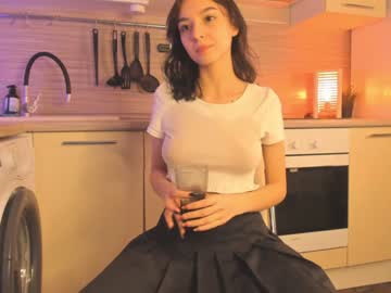 girl
        aimeerogers cam image #1153473