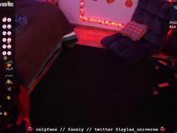 girl
        laylas_universe cam image #250624
