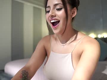 girl
        nina_mon cam image #3453195