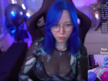 girl
        blue_mooncat cam image #5147011