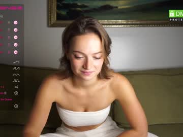 girl
        magsatnight cam image #2693594