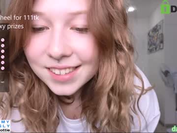 girl
        lottie_shine cam image #3866846