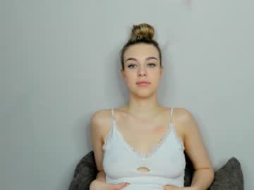 girl
        dana_bananna_ cam image #1522603