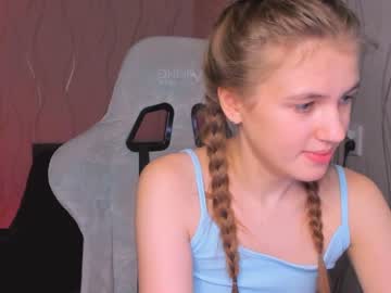 girl
        kylie_mine cam image #149404