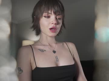 girl
        auddicted cam image #3217119
