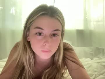 girl
        vanessalevine cam image #4925103