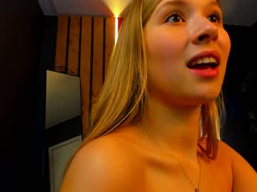 girl
        milablush cam image #1612568