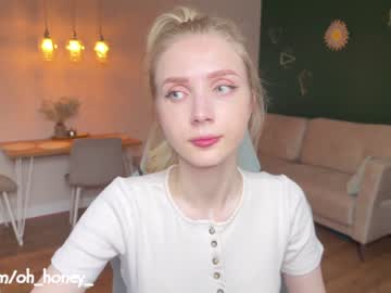 girl
        oh_honey_ cam image #1607473