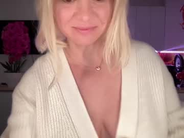 girl
        kiradivine cam image #3277361
