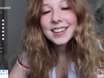 girl
        lottie_shine cam image #3967778