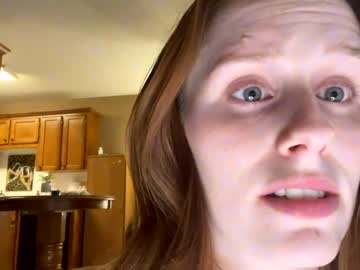 girl
        rayofsunshine_21 cam image #3111935