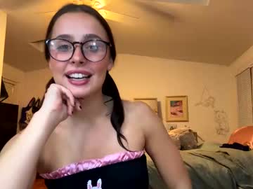 girl
        phe_sloan cam image #5421145