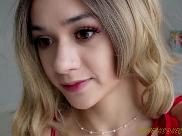 girl
        littlegreekflower cam image #6451694