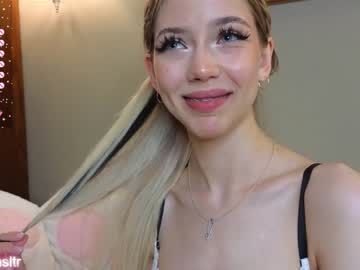 girl
        rainaslater cam image #3989470
