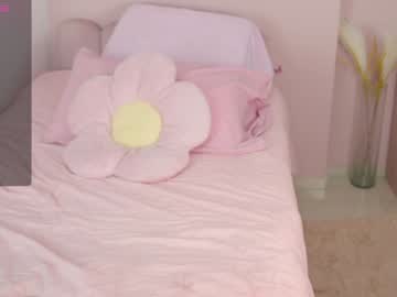 girl
        little_effy18_ cam image #4831734
