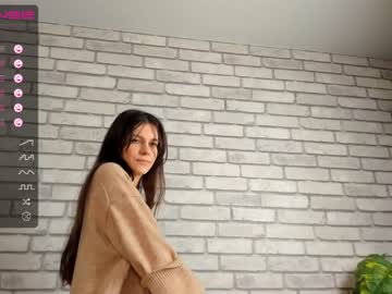 girl
        carolynjacquelins cam image #276283