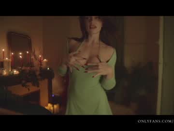 girl
        lucieoude_ cam image #249154