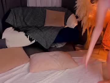 girl
        milablush cam image #2725362