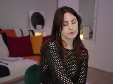 girl
        _blackbee_ cam image #6407680