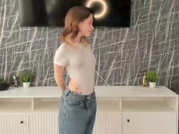 girl
        lynnatlee cam image #3871853