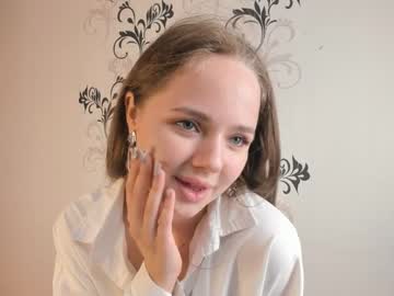 girl
        mila_milka_ cam image #2223585