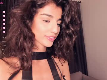 girl
        suzannedavise cam image #3111515