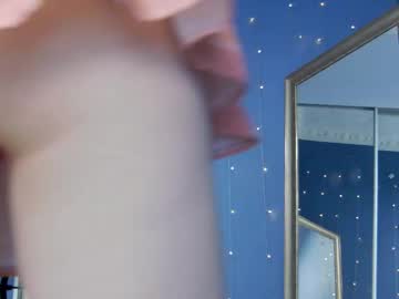 girl
        kriskras__ cam image #6759944